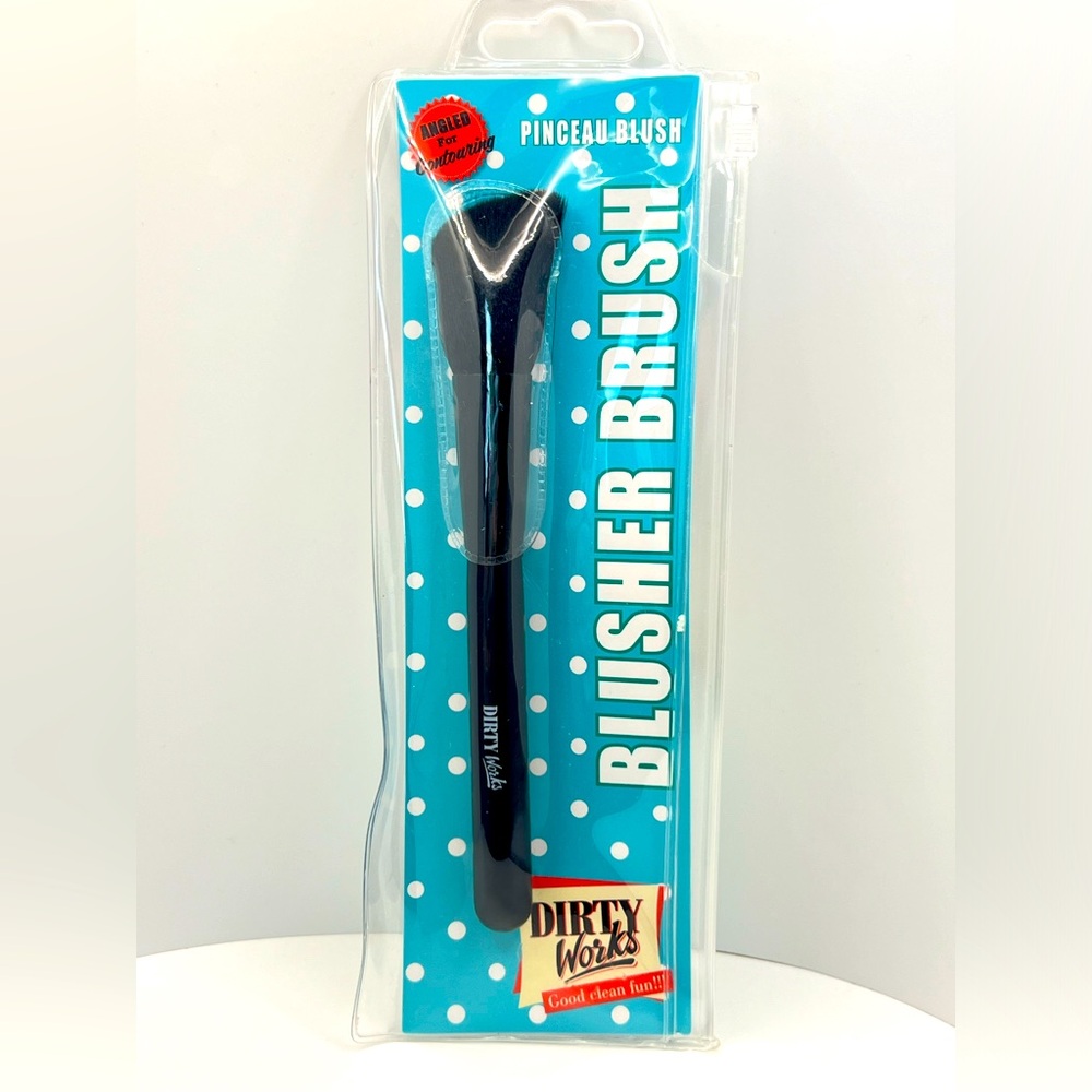 $4 🌸 Dirty Works Blusher Brush ~ Angled for Contouring ~ NEW